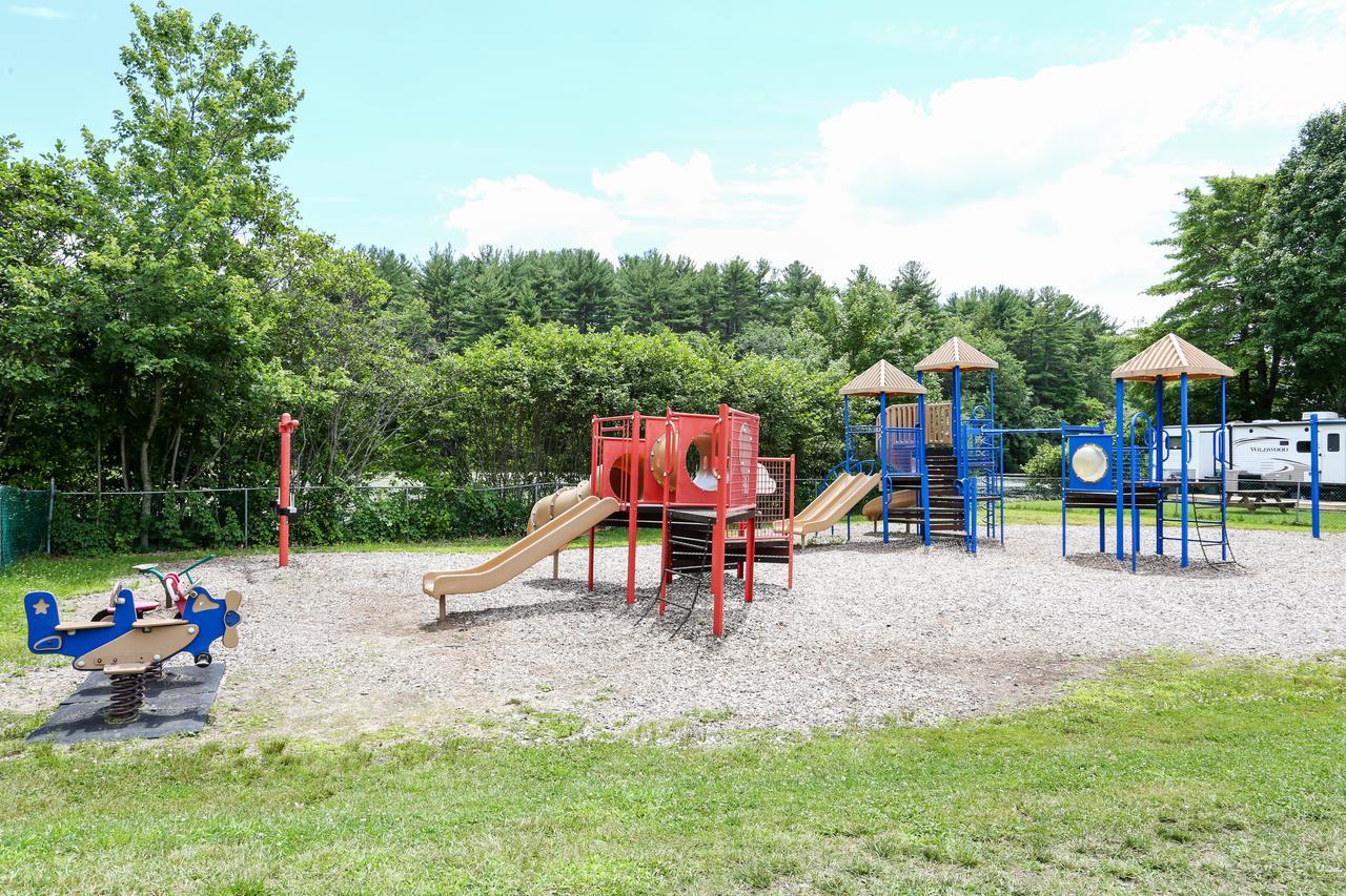Tuxbury Pond Camping Resort Tiny House Murphy South Hampton Exterior photo