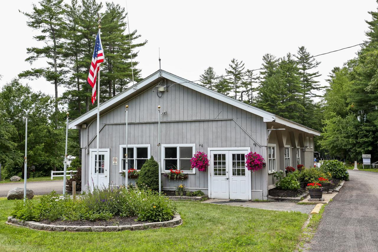 Tuxbury Pond Camping Resort Tiny House Murphy South Hampton Exterior photo
