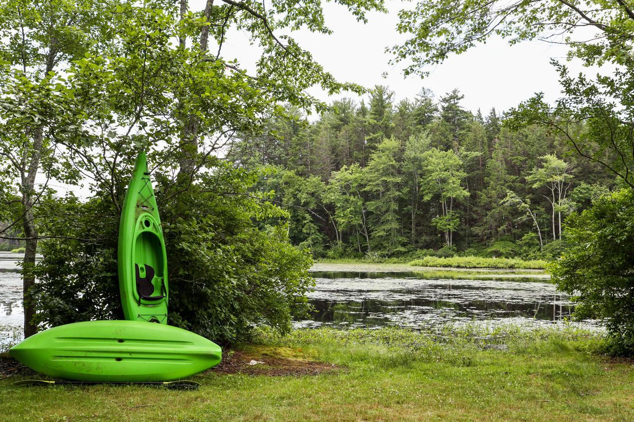 Tuxbury Pond Camping Resort Tiny House Murphy South Hampton Exterior photo