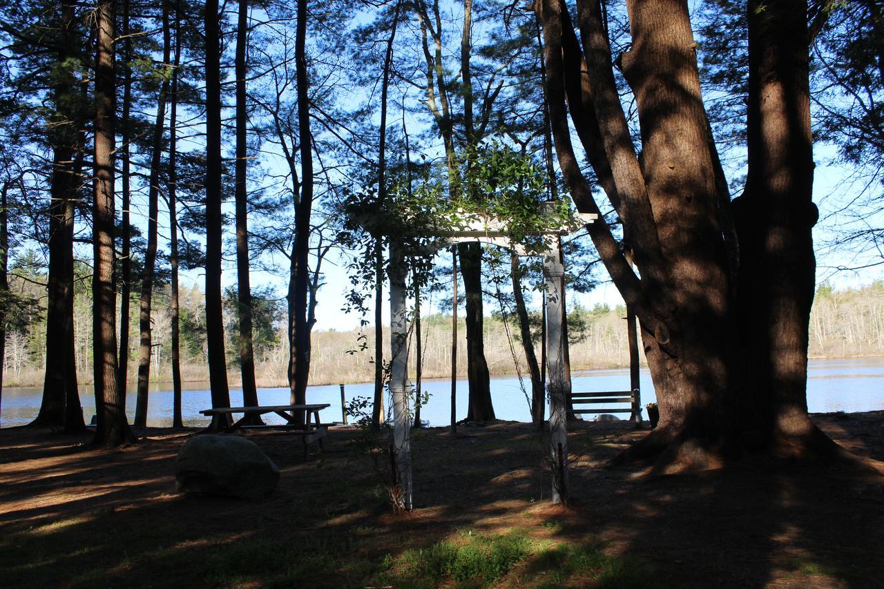 Tuxbury Pond Camping Resort Tiny House Murphy South Hampton Exterior photo